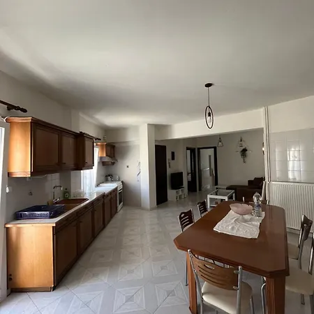 Apartment ελενειρ μεγάλο οροφοδιαμέρισμα στην Ermoupoli