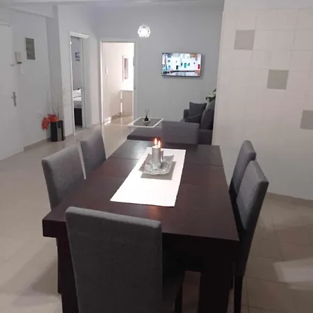 Apartamento ελενειρ μεγάλο οροφοδιαμέρισμα στην Ermoupoli