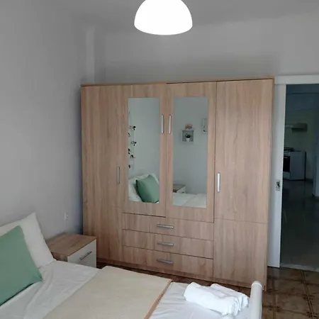 ελενειρ μεγάλο οροφοδιαμέρισμα στην Apartment *