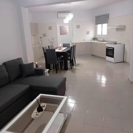 Apartamento ελενειρ μεγάλο οροφοδιαμέρισμα στην *